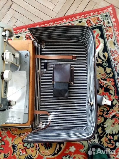 Швейная машина 