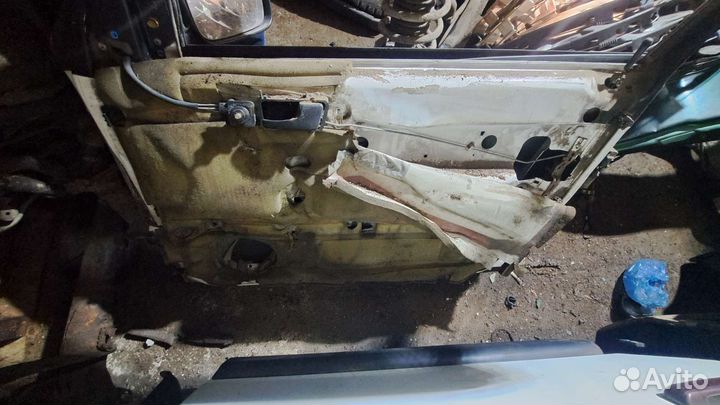 Дверь правая passat b3