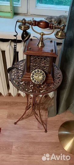 Средневековый телефон в рабочем состоянии