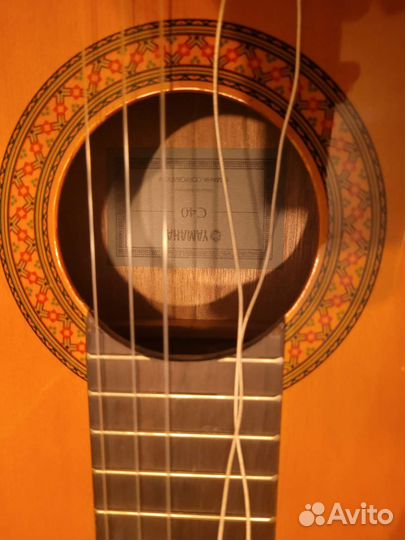 Гитара Yamaha c40 с чехлом и настройщиком