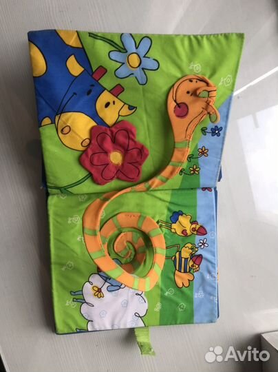 Развивающая книга Tiny love для малышей