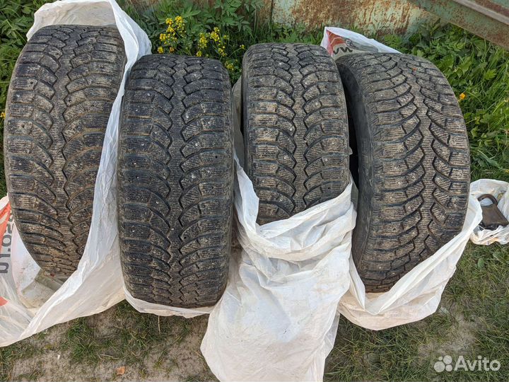 Bridgestone Blizzak Spike-01 205/55 R16