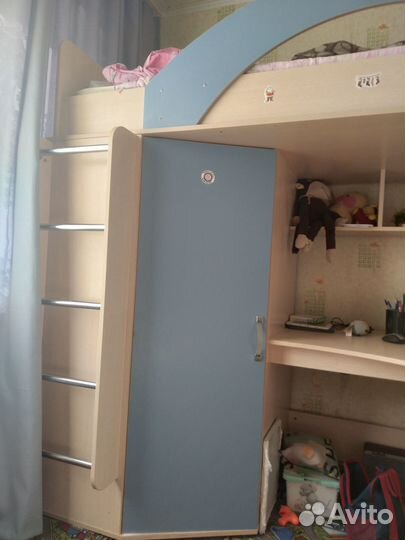 Кровать чердак со столом