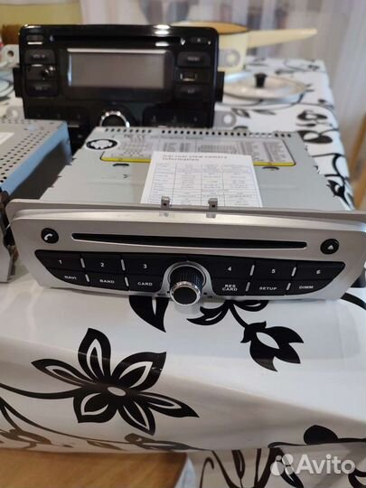 Магнитофон и бортовой компьютер с renault каптюр