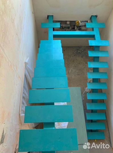 Прямая лестница на металлокаркасе