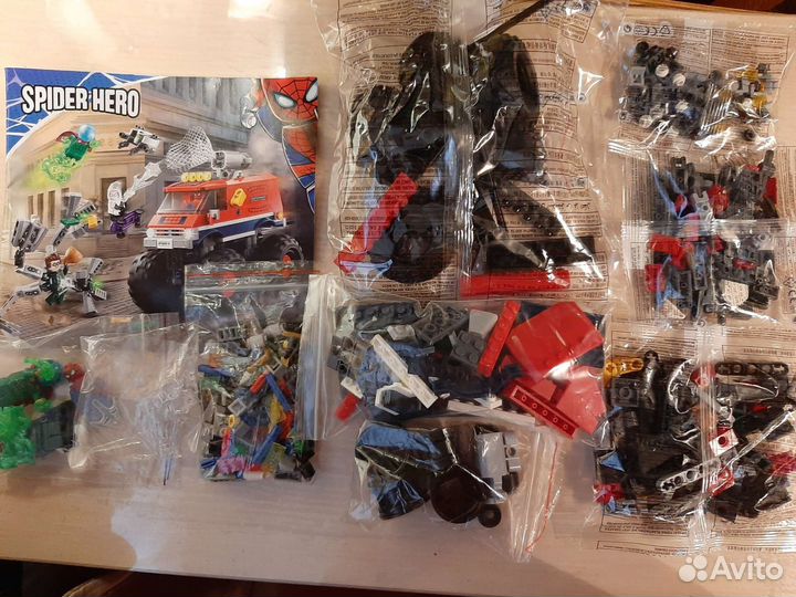 Человек-Паук:Монстр против Мистерио (Аналог Lego)