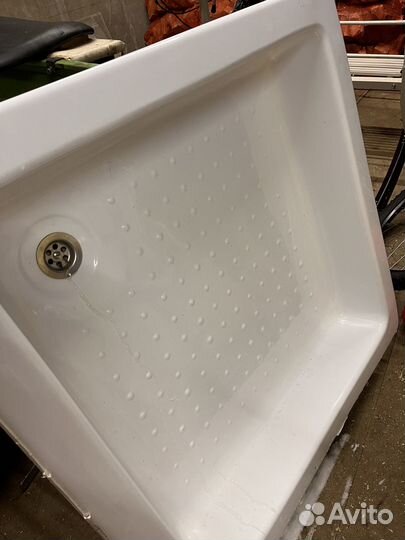 Душевой поддон 90х90