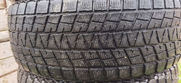 Bridgestone Blizzak DM-V1 275/60 R20
