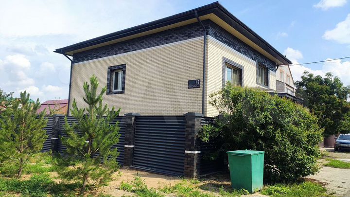 Дом 279,9 м² на участке 8,3 сот.