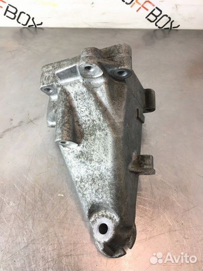 Кронштейн двигателя левый Mercedes E-Class W212