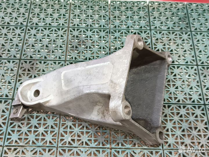 Кронштейн двс правый BMW 7-серия E65 N62B44