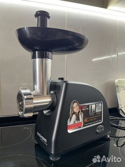 Продам мясорубку Redmond