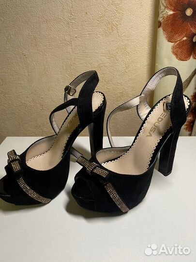 Босоножки женские