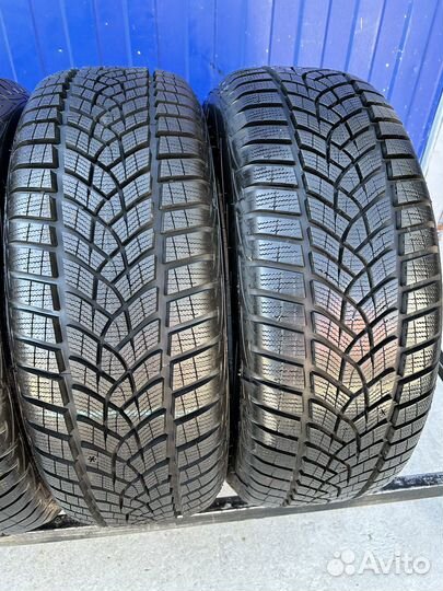 Goodyear UltraGrip Performance 215/60 R16