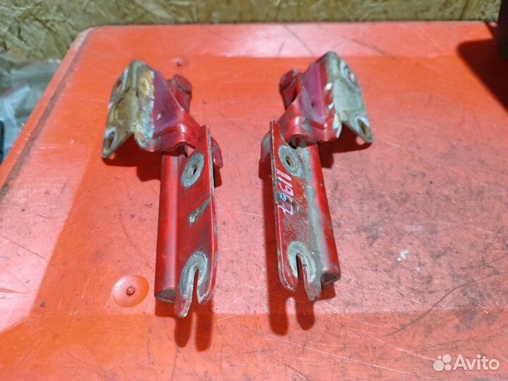 Петли капота Mazda 626 Ge седан 1.8 FP 1992