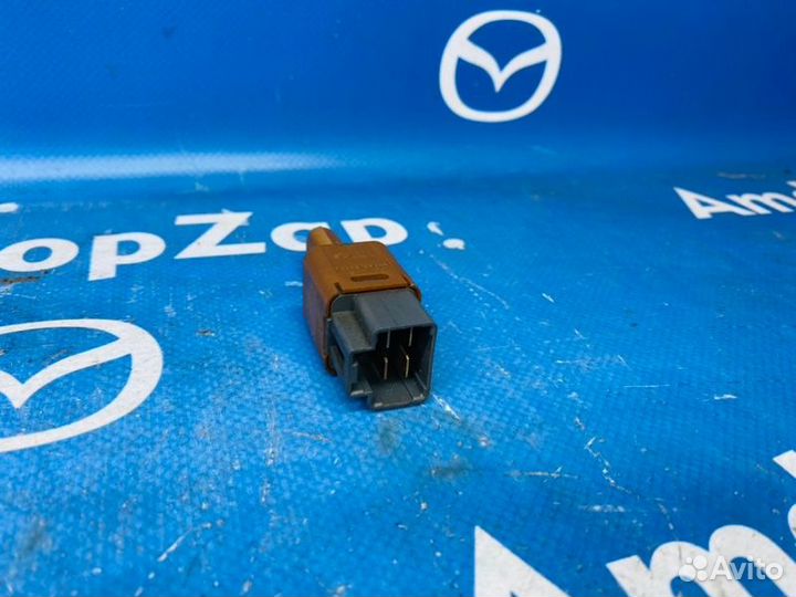 Выключатель стоп сигнал Nissan Qashqai J10 2.0