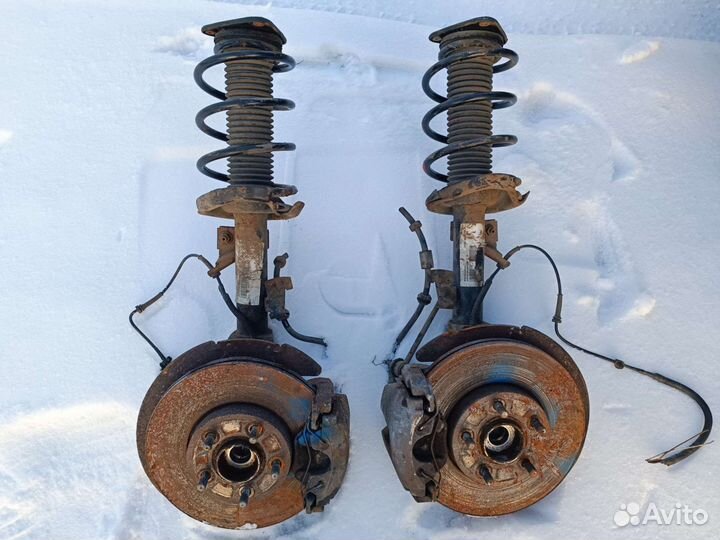 Передние стойки Форд Фокус 2 1,8