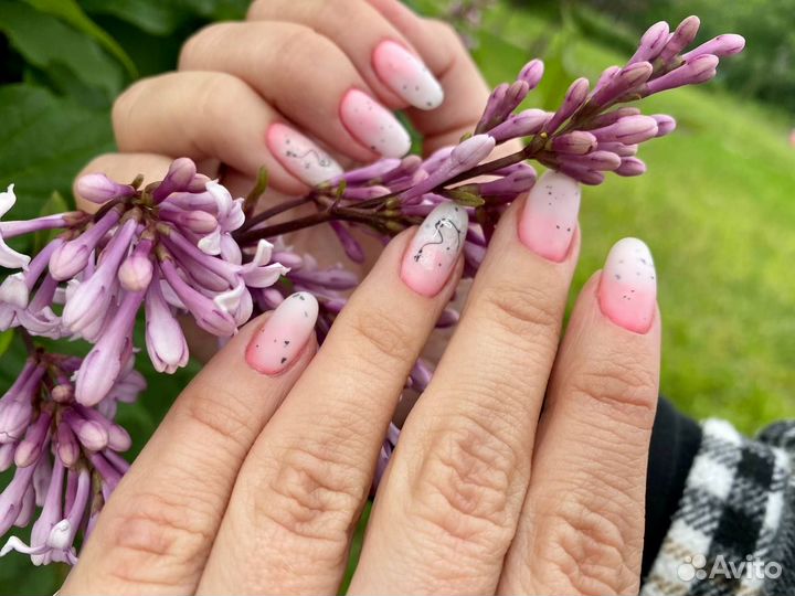 Модель на маникюр