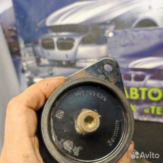 Опора двигателя задняя Volkswagen Golf3