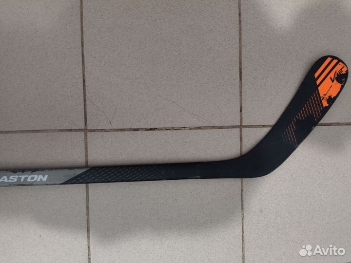 Клюшка и хоккейные крюки