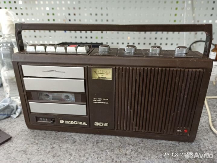 Кассетный магнитофон 