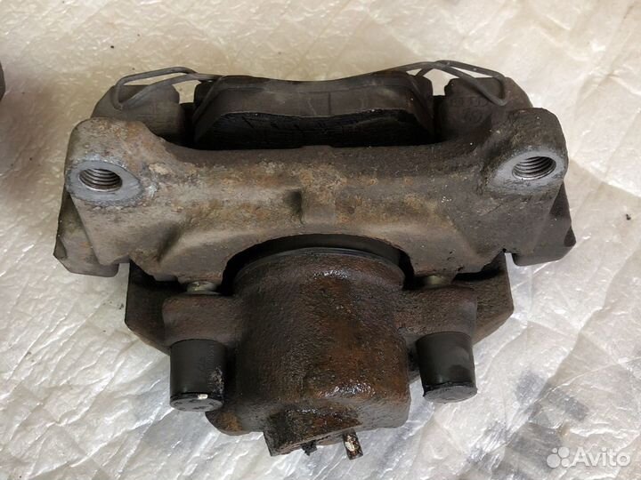 Суппорт тормозной передний VW Passat B6 2005-2010