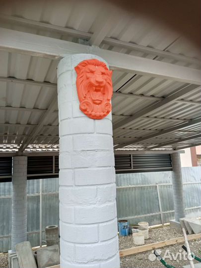 Барельеф лев