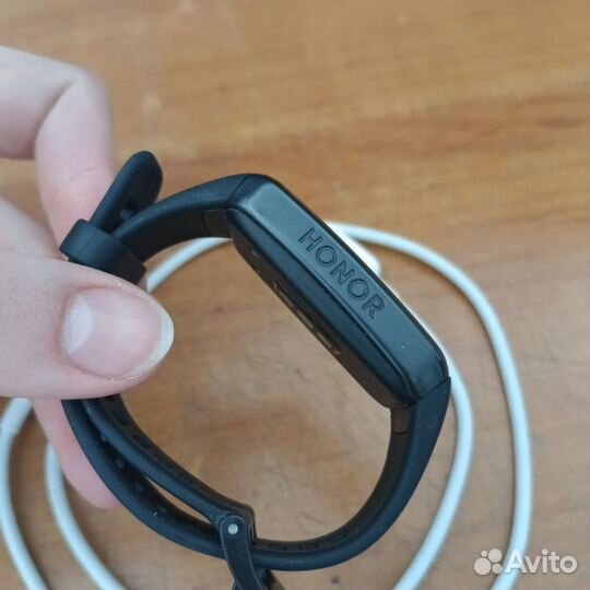 Умные часы honor band 6