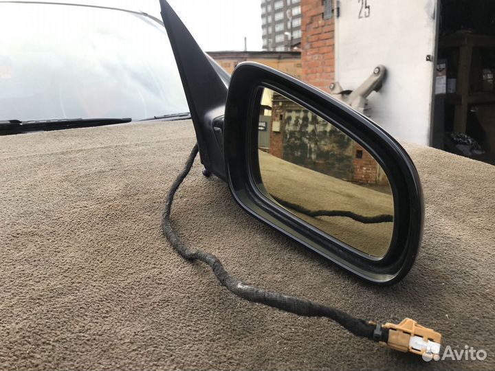 Зеркало правое Audi A8 d3 2003