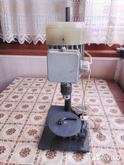 Настольный сверлильный станок