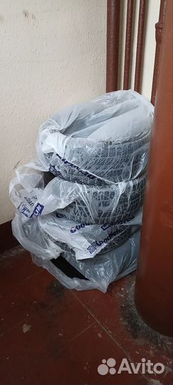 Bridgestone Blizzak VRX 215/50 R17