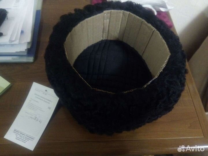 Шапка каракулевая с кожаным верхом