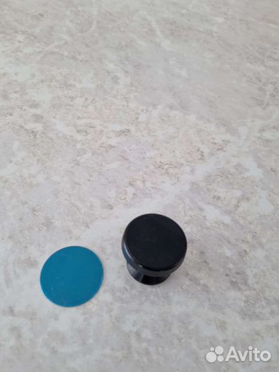 Магнитный держатель телефона в авто