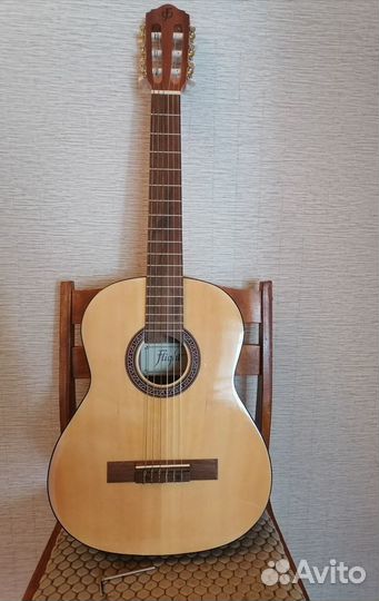 Продам новую детскую гитару 1/2 Flight