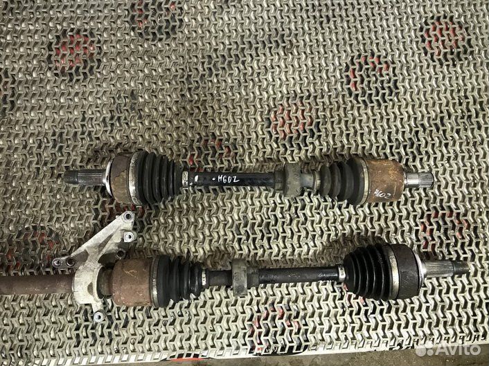 Полуось передняя левая (приводной вал, ШРУС) Honda Legend