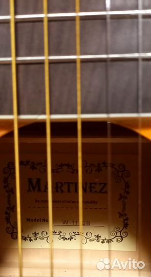 Акустическая гитара в корпусе дредноут