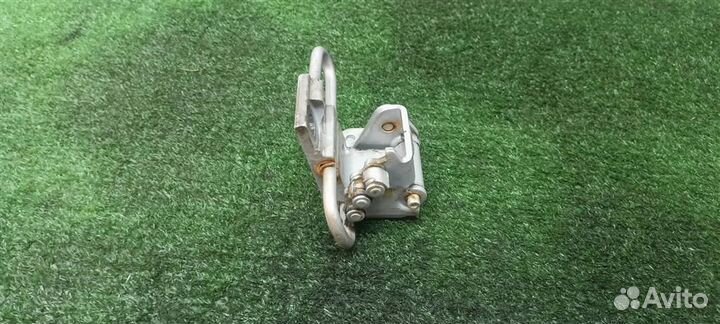 Петля двери передней левой нижняя Audi Audi A8 4