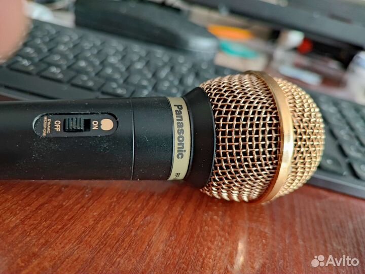 Два микрофона Panasonic RP-VK45 и LG ACC-M900K