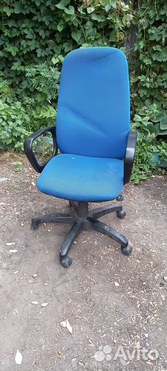 Офисное кресло