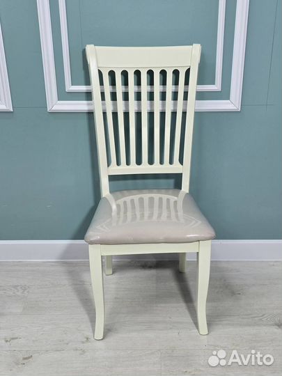 Стол и стулья в гостиную. В наличии