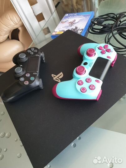 Sony playstation 4 Pro 1tb + 2джойстика + 3 диска