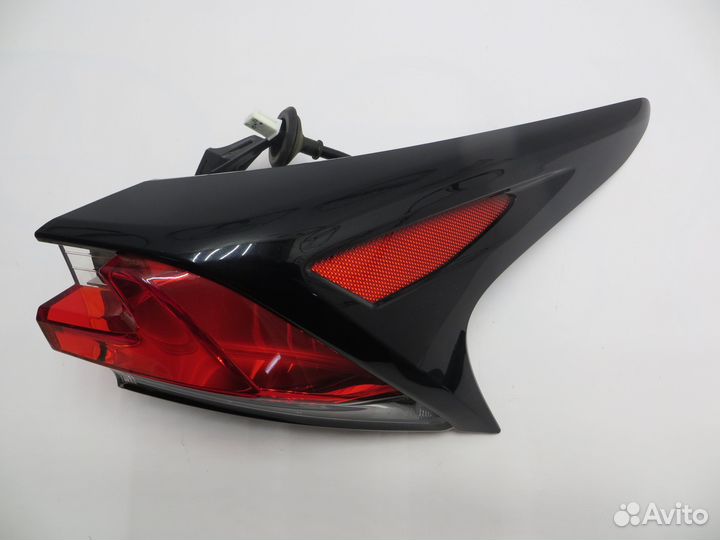 Фонарь задний правый Lexus NX