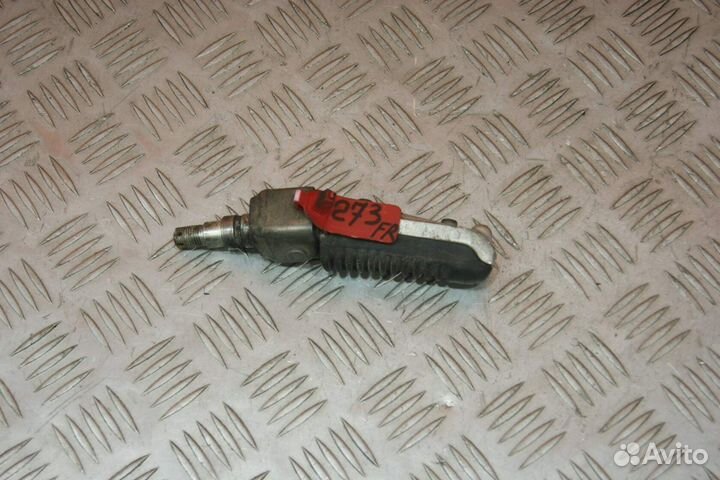 Подножка водителя правая Suzuki GSF250 bandit