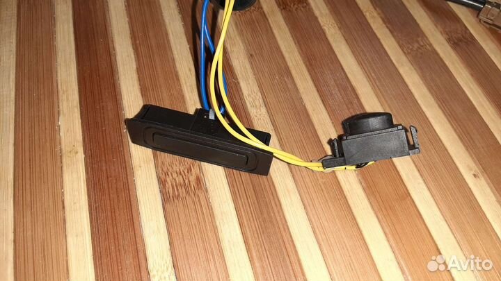 Кнопка открывания двери багажника Ниссан Тиида