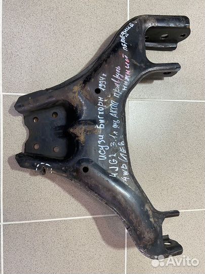 Рычаг левый нижний передний Isuzu Bighorn 1994 г