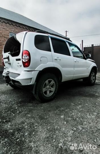 Chevrolet Niva 1.7 МТ, 2016, битый, 240 000 км