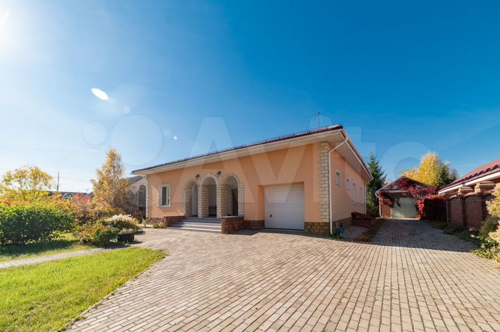 Коттедж 275 м² на участке 15 сот.