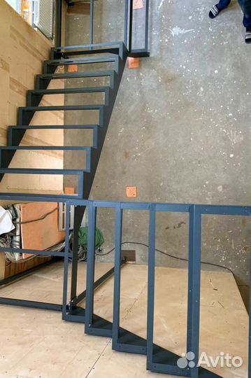 Метлличесакую лестницу Изготовим