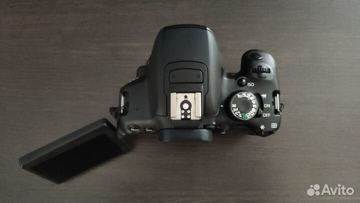 Зеркальный фотоаппарат Canon 650D