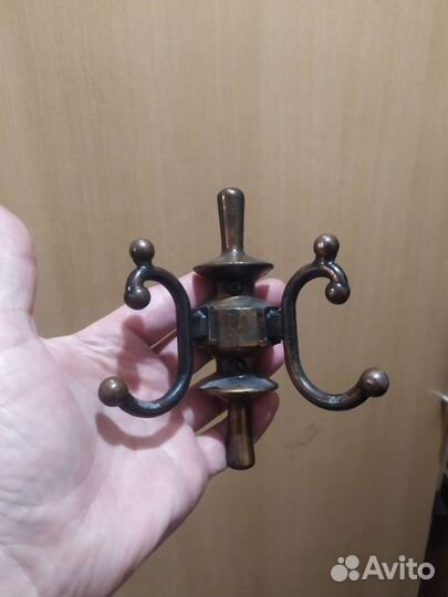 Вешалка в прихожую для одежды